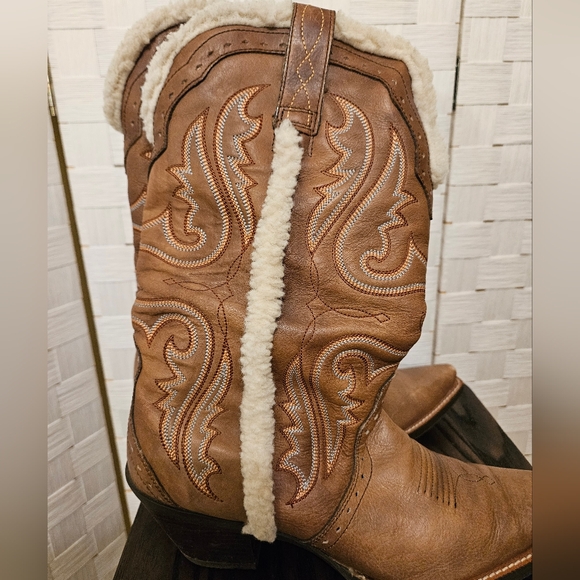 Ariat women's sherpa trimmed leather cowboy boots size 9 - Picture 6 of 7